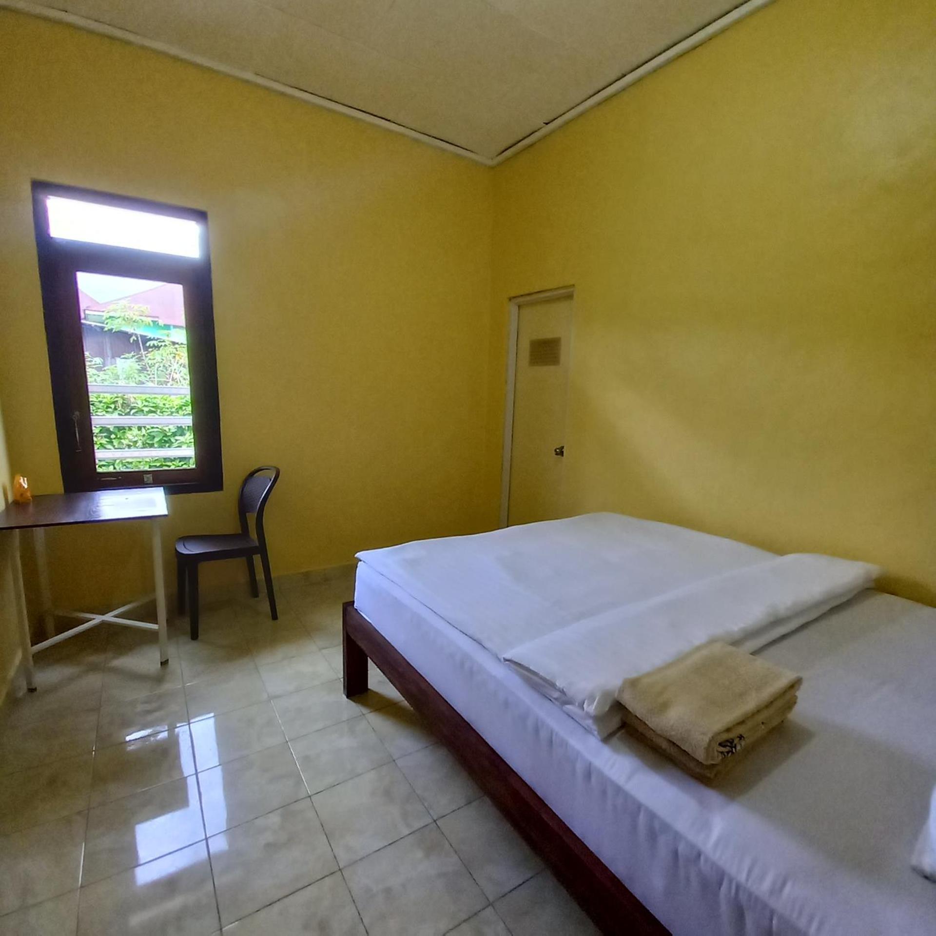 Tange Guest House Ruteng Esterno foto