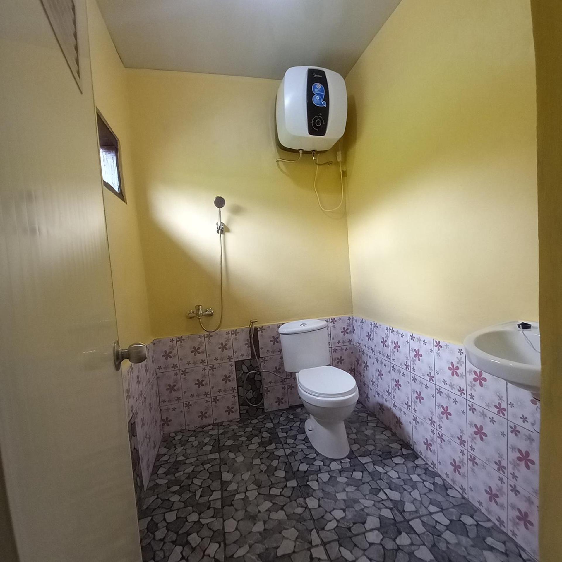 Tange Guest House Ruteng Esterno foto