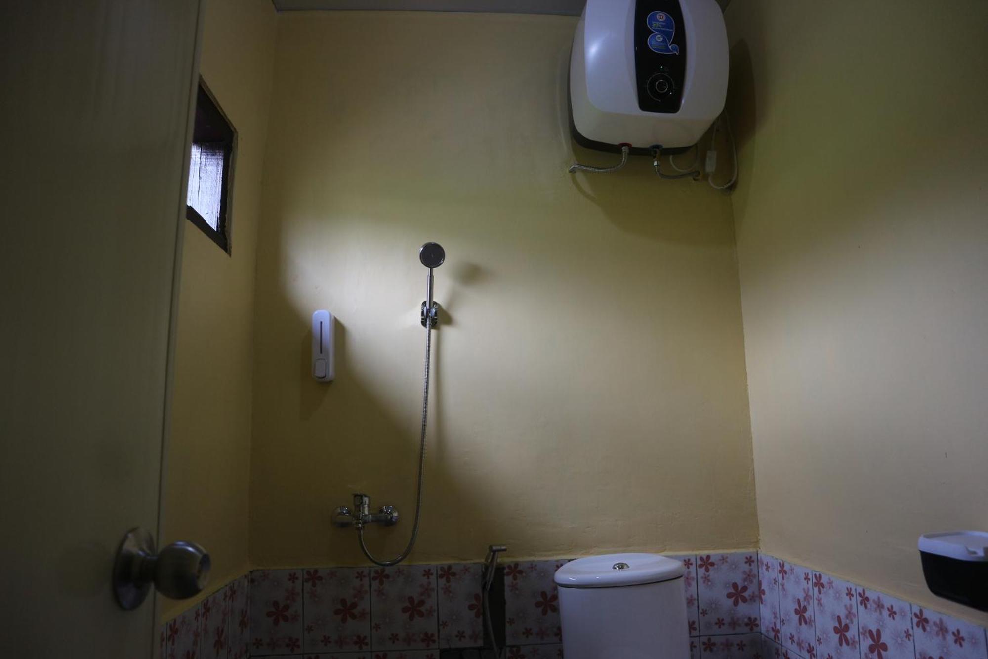 Tange Guest House Ruteng Esterno foto