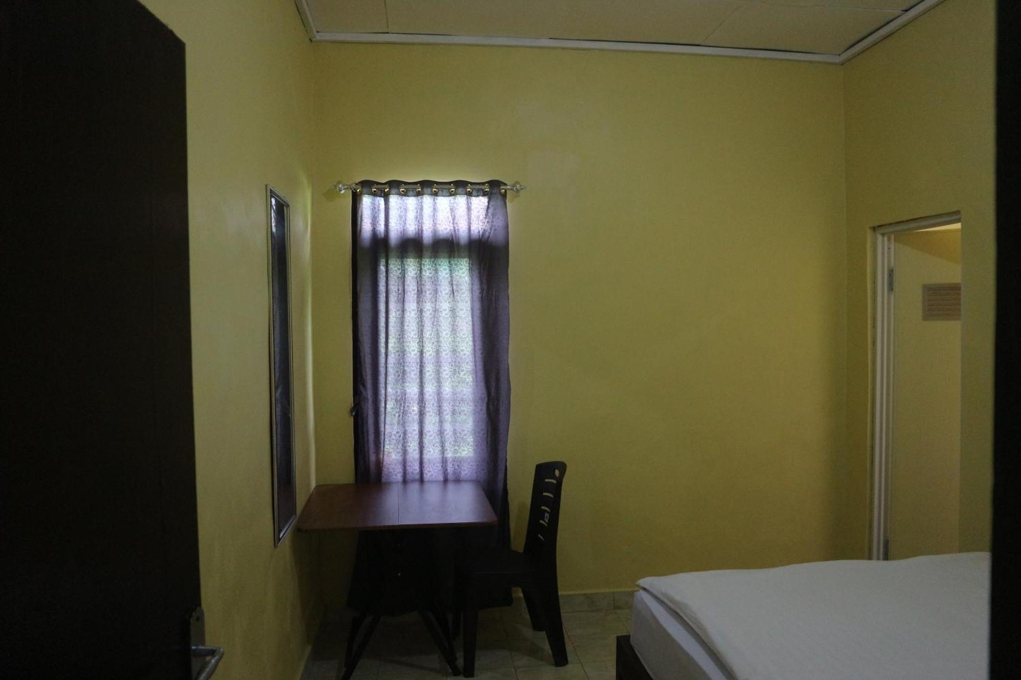 Tange Guest House Ruteng Esterno foto